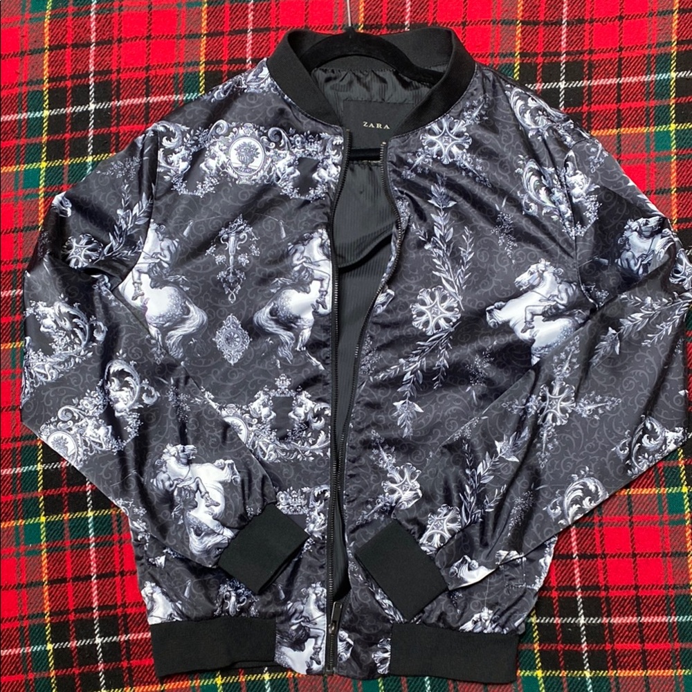 ✨Zara ✨Graphic Bomber Jacket